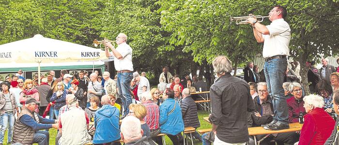 Heiteres Burgfest am idyllischen Naheufer 16 05 2023 Burgfest Hinweis Foto