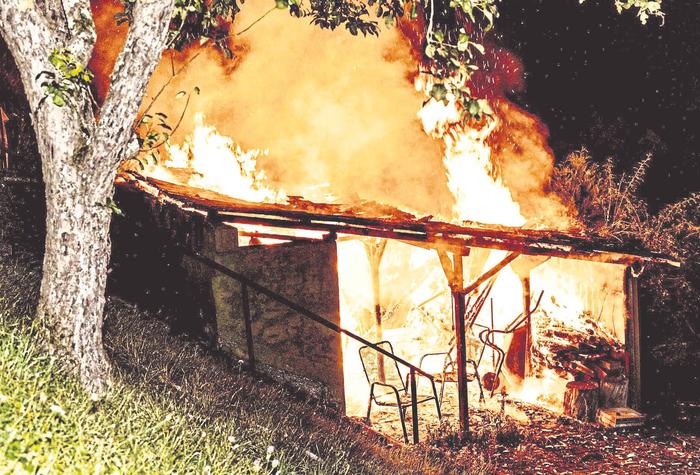 Gartenlaube abgebrannt: Wohl kein technischer Defekt 2021 08 27 Gartenlaube abgebrannt Foto