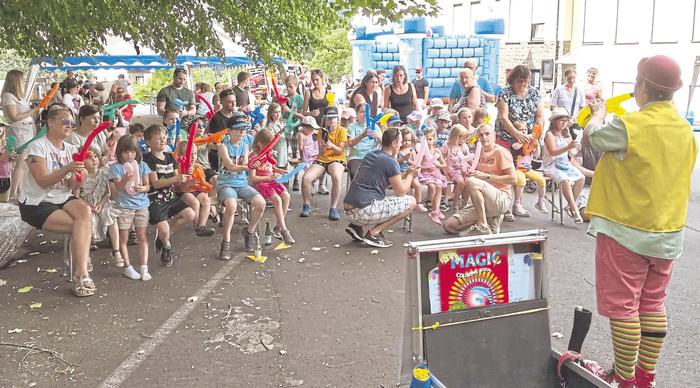 Kinderkirb mit Sternen, Blitzen und Herzen 2022 08 16 Kinderkirb Foto