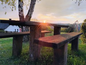 Sonnenuntergang im Frühjahr am Spielplatz Im oberen Forst